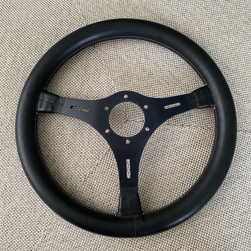 MOMO ステアリング Ronnie Peterson 3スポークヴィンテージ品 MOMO ステアリング Ronnie Peterson 3スポークヴィンテージ品