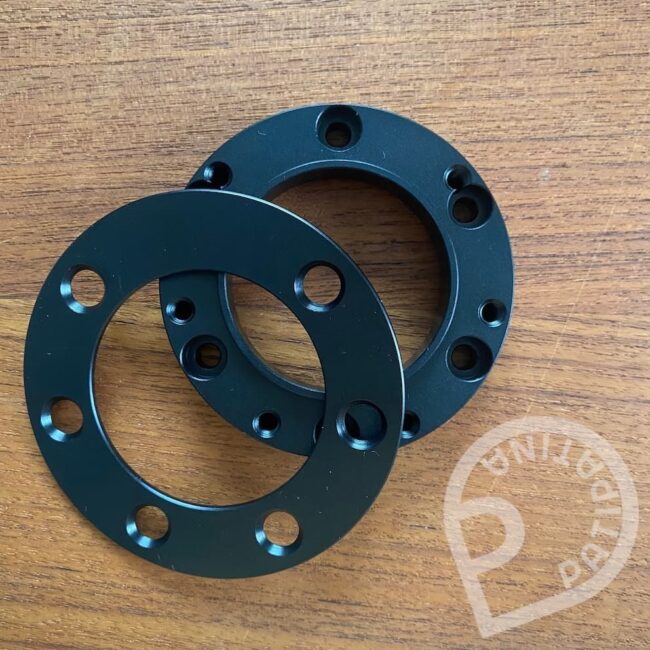 Petri sports steering wheel to Momo hub adapter
