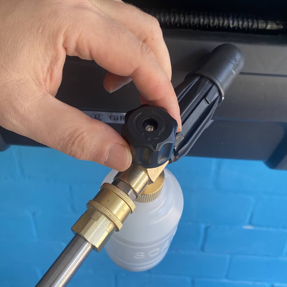 Change the Soap Mixture of the Wall-Mounted Giraffe Tools Pressure Washer with Retractable Hose Change the Soap Mixture of the Wall-Mounted Giraffe Tools Pressure Washer with Retractable Hose