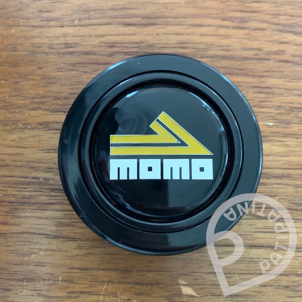 Momo single arrow horn button Momo single arrow horn button