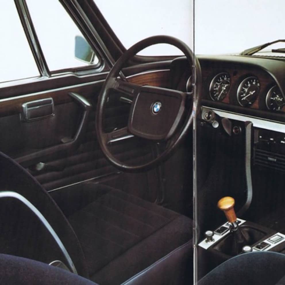 standard BMW CS/CSi steering wheel in a E9