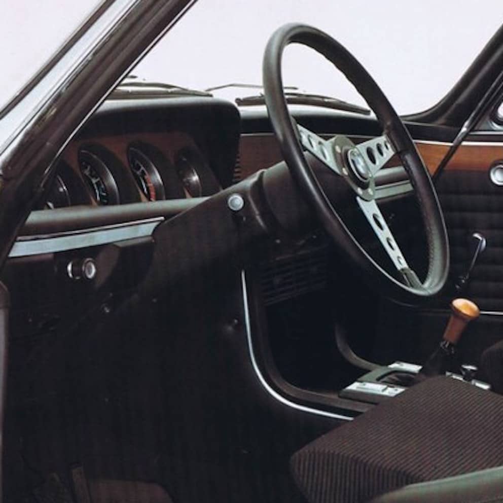 Petri sports steering wheel in a BMW E9 CSL