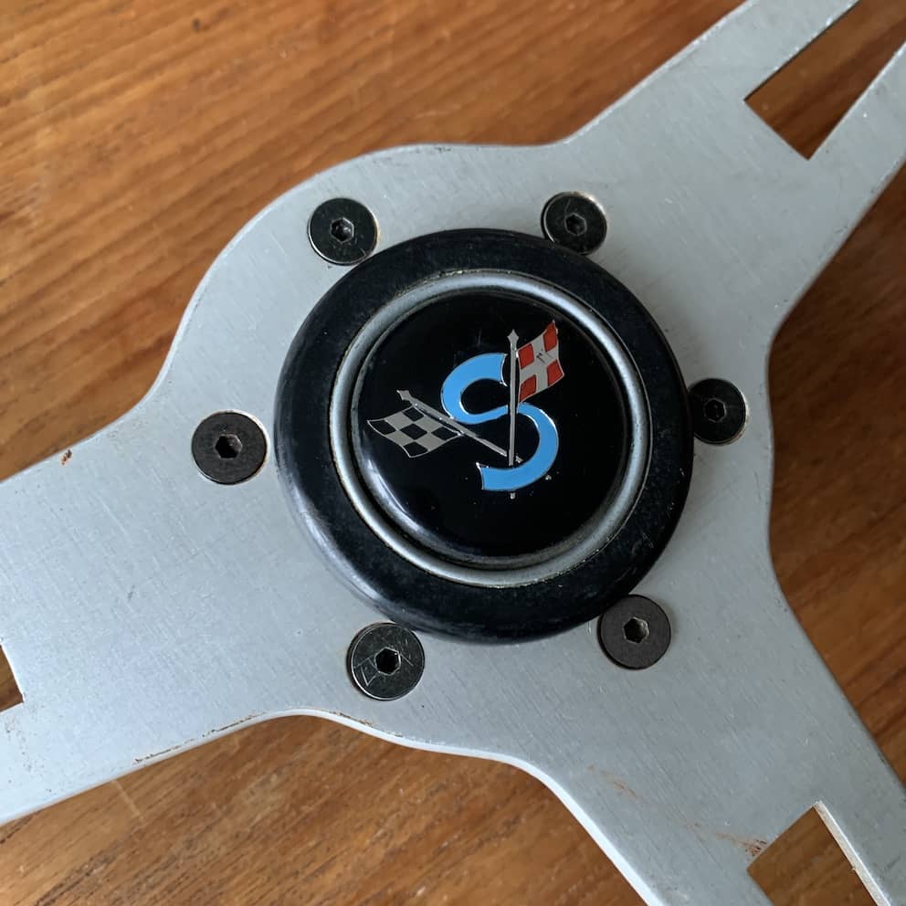 Momo Scioneri 370mm Steering Wheel - Scioneri Horn Button