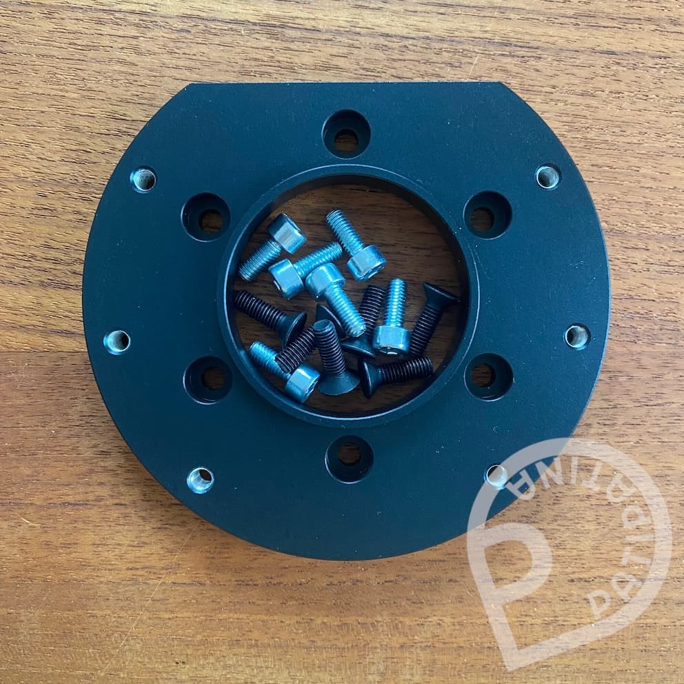 Victor to Momo hub adapter incl. screw set